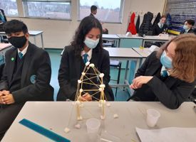 Y9 spaghetti tower challenge photo 02