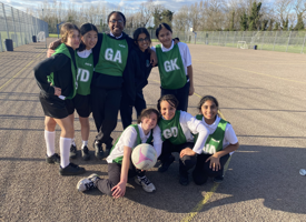 Year 7 8 netball photo 02