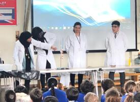 Science primary school visit photo 01