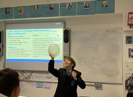 Investigating static electricity 01