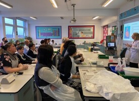 Y7 science evening workshop heart dissection photo 03